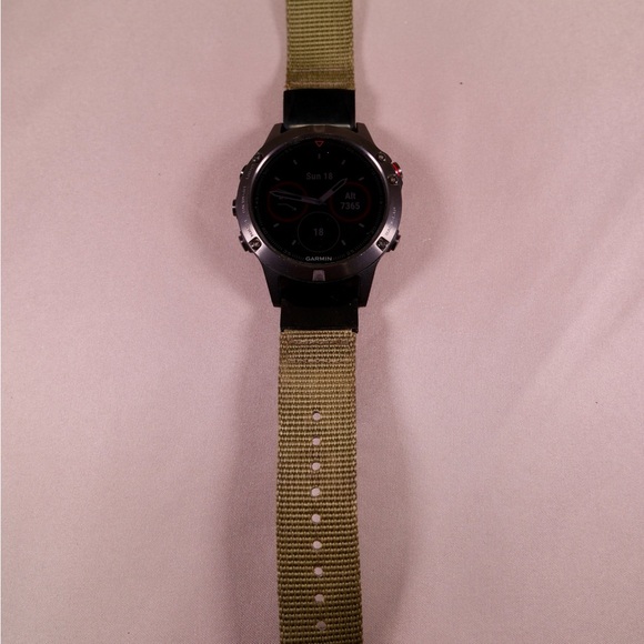 Garmin Fenix 5 Watch with Accessories - Picture 8 of 8